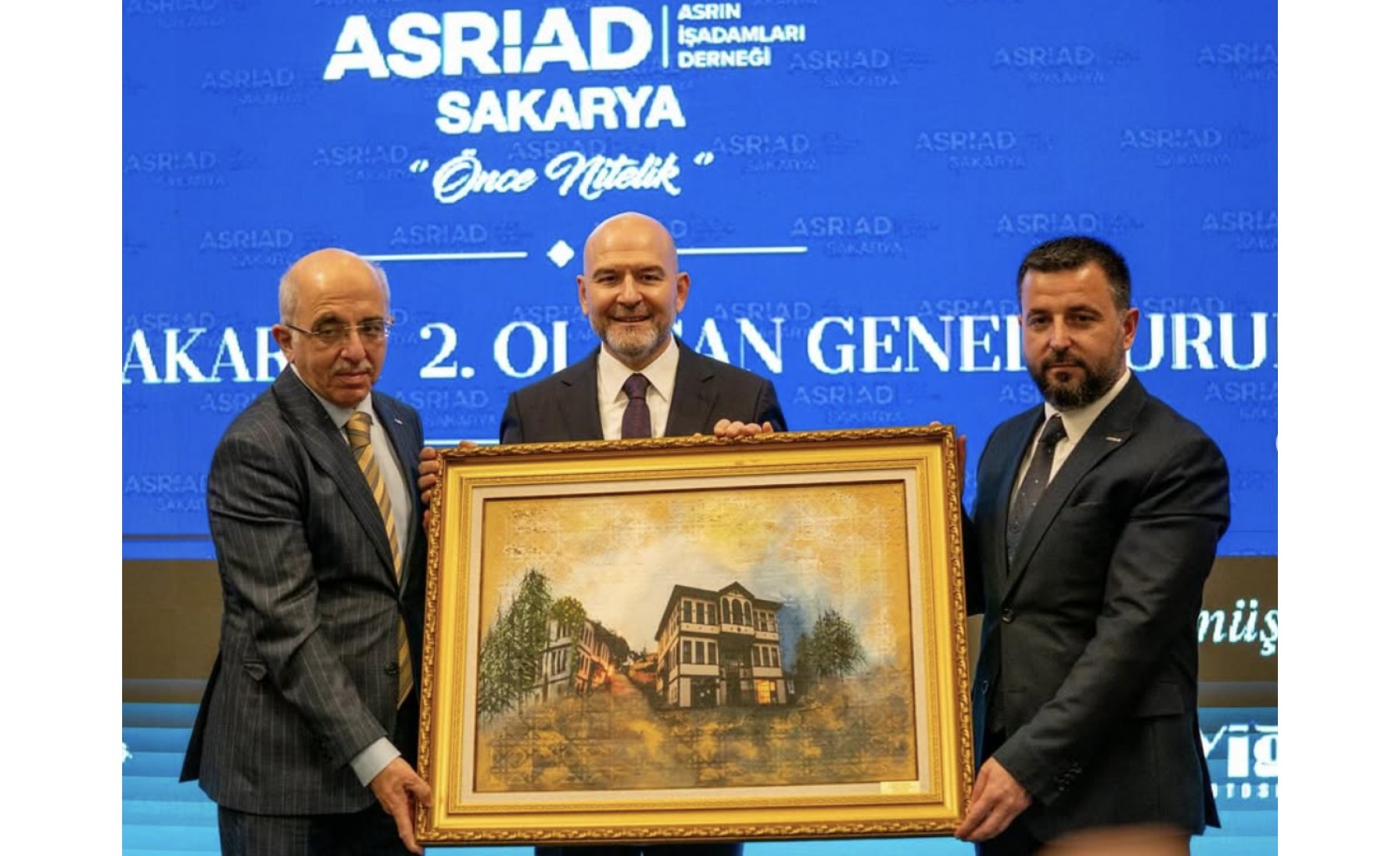 ASRİAD Sakarya, kuruluşundan bu yana şehrin ekonomik ve sosyal kalkınmasına katkı sunmak amacıyla yürüttüğü çalışmaların değerlendirildiği ve yeni dönem vi