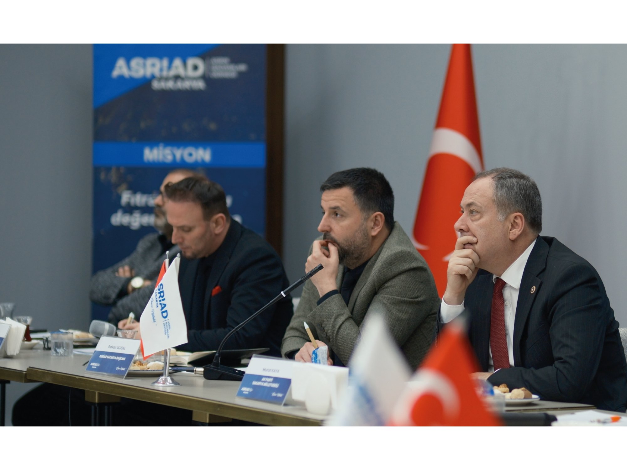 ASRİAD Sakarya şubesi, 35. İş Geliştirme Toplantısını AK Parti Sakarya Milletvekili Murat Kaya’nın katılımıyla gerçekleştirerek iş dünyasını bir arada
