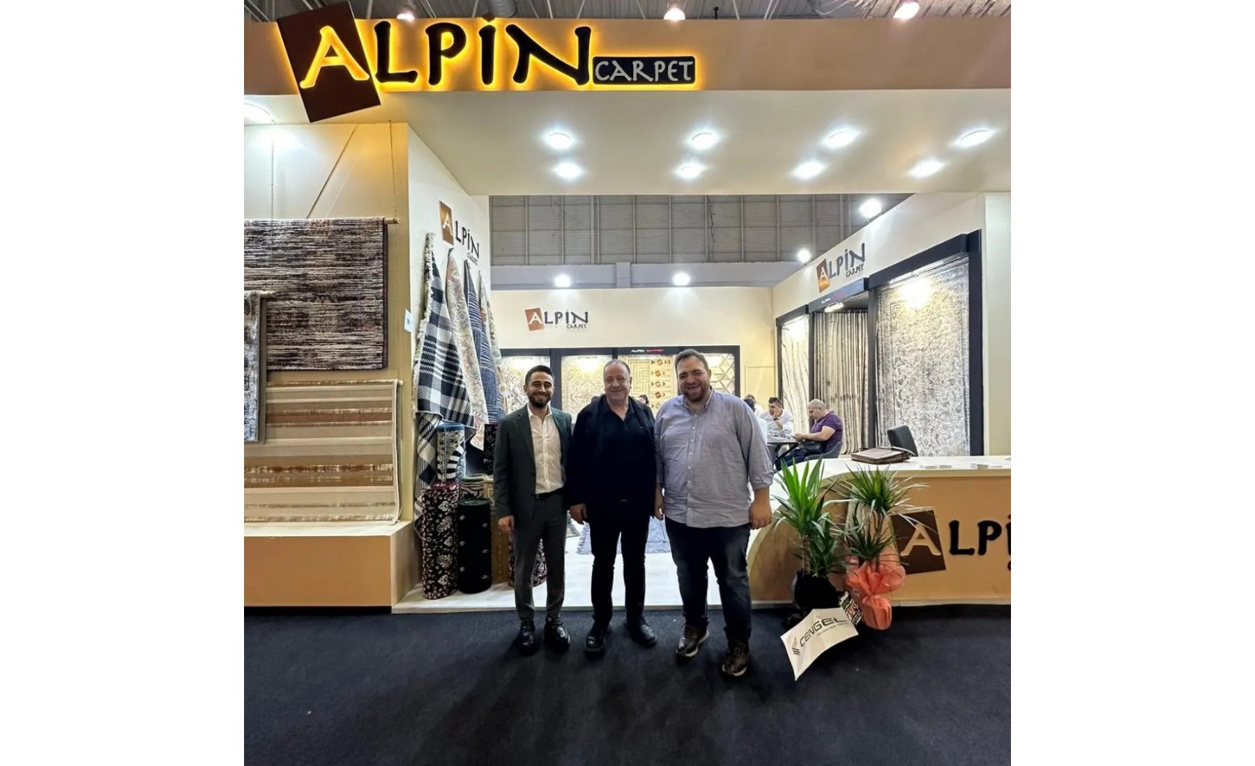 Asriad Sakarya Şube Yönetim Kurulu Üyesi Sn. Halil İbrahim Başar, Asriad Gaziantep Başkanı Sn. Suat Bozkurt’u Gaziantep Fuar Merkezinde düzenlenen halı fua