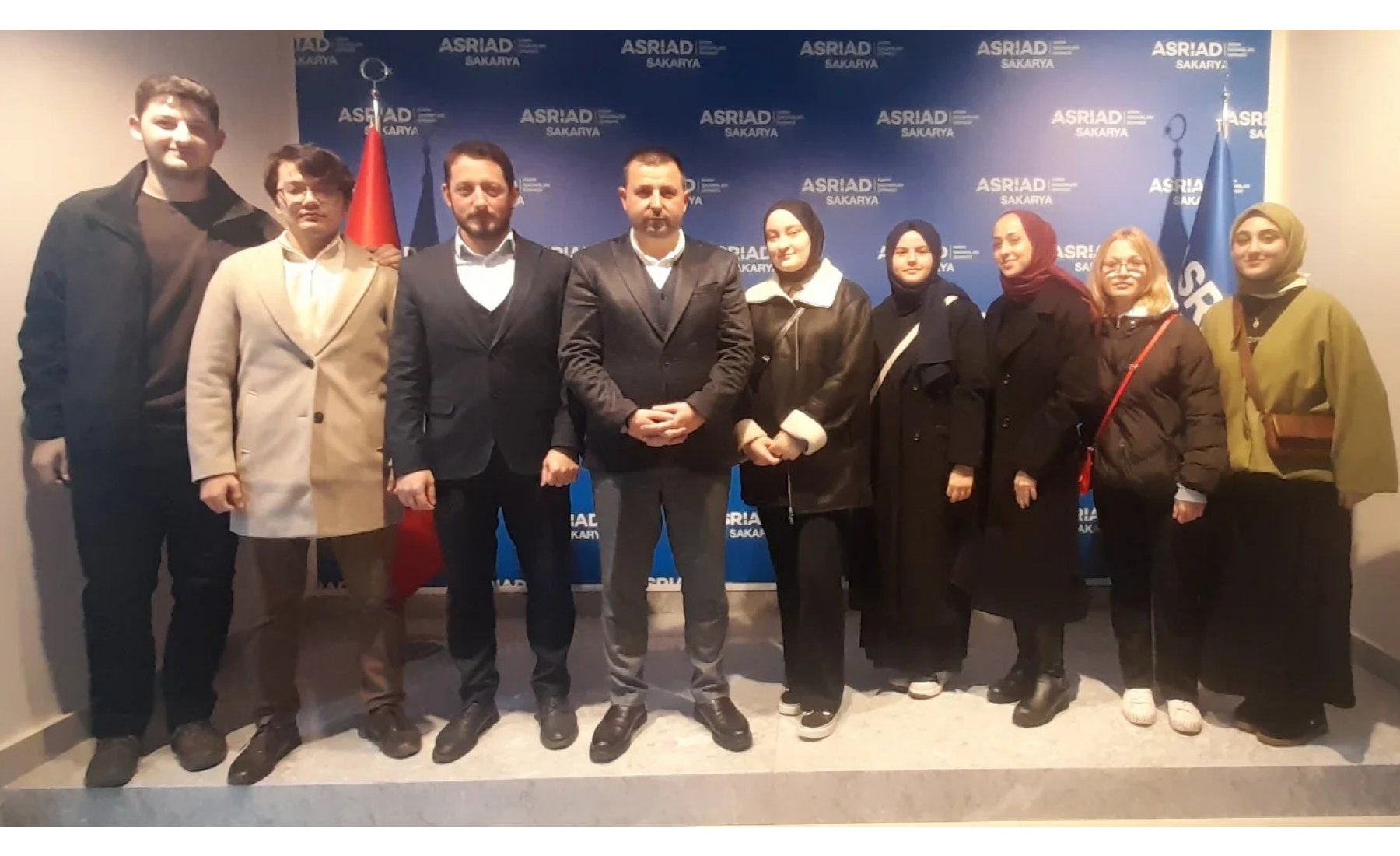 İSEFAM Öğrenci Topluluğu öğrencileri, ASRİAD Sakarya Başkanı Rıdvan Ulusal’ı ziyaret ederek akademi ve iş dünyası üzerine görüştü.
