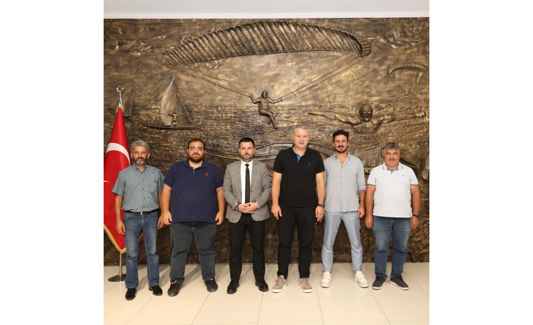 Asriad Sakarya Başkanı Sn. Rıdvan Ulusal ve Yönetim Kurulu Üyeleri ile birlikte Serdivan Belediye Başkanı Sn. Osman Çelik’i makamında ziyaret etti.

Nazik 